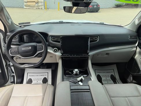 Used 2024 Jeep Wagoneer L Series II w/ Flexible Seating Group AWD/4WD image 13
