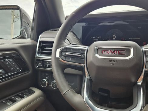 New 2026 GMC Yukon Elevation image 12