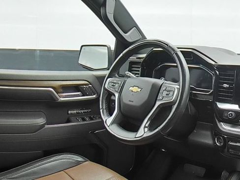 Used 2025 Chevrolet Silverado 1500 High Country AWD/4WD image 22