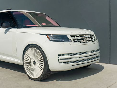 Used 2025 Land Rover Range Rover SE image 36