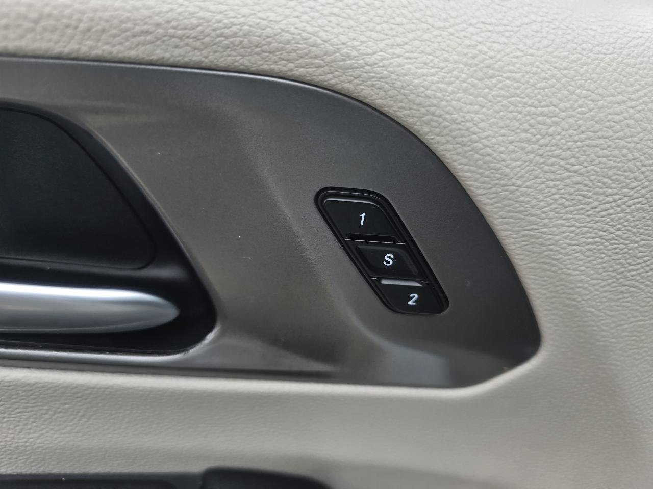 Used 2023 Chrysler Pacifica Touring-L FWD image 22