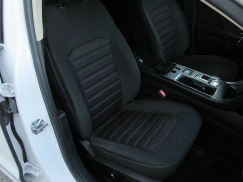 Used 2018 Ford Fusion SE image 23