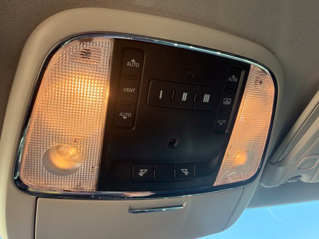 Used 2016 Chrysler 300 C AWD/4WD image 29