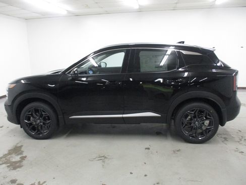New 2026 Nissan Kicks SR w/ SR Premium Package AWD/4WD image 11