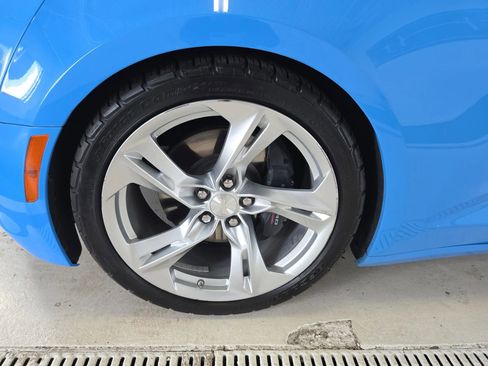 Used 2022 Chevrolet Camaro LT w/ Technology Package image 12