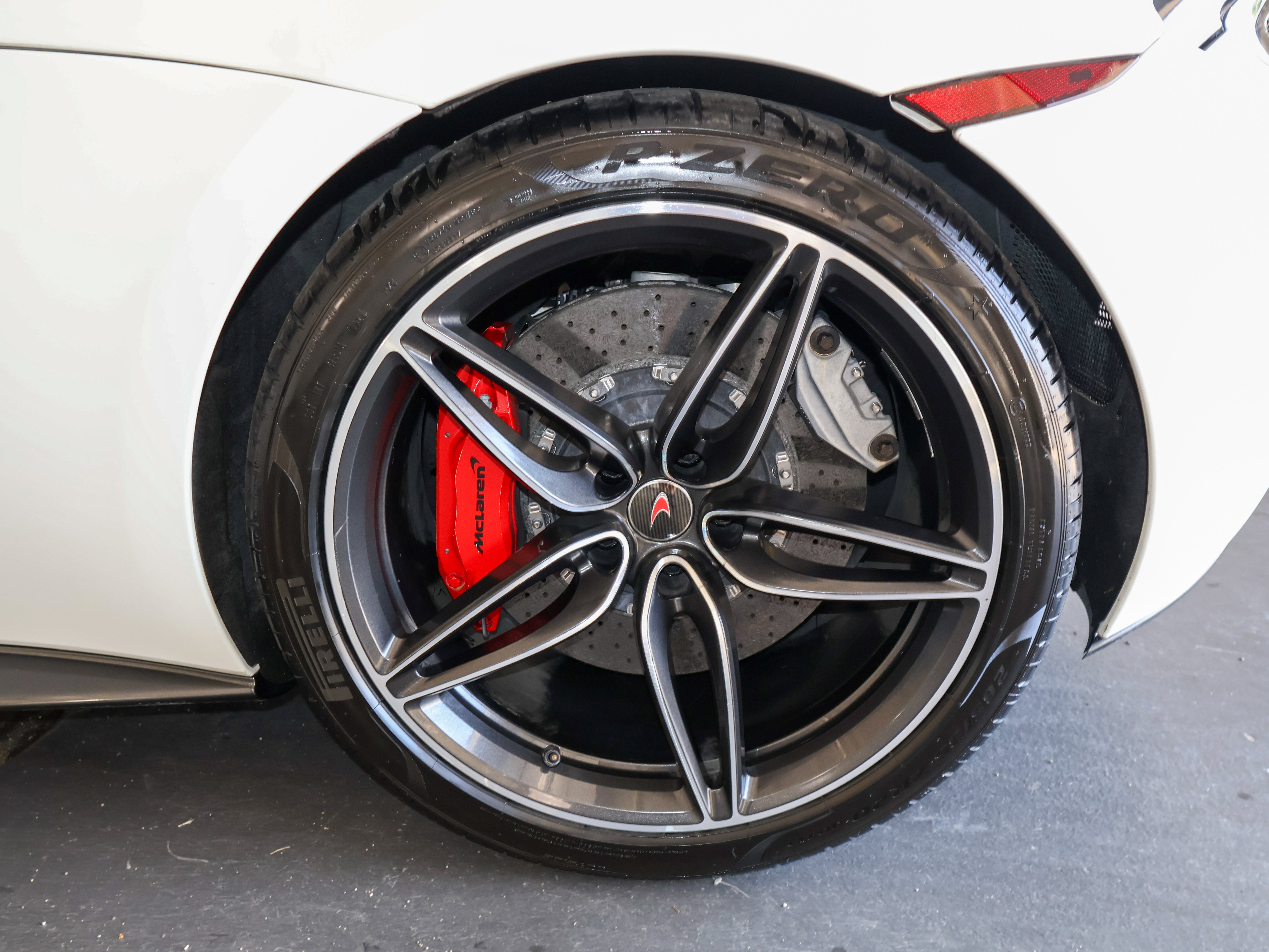 Used 2018 McLaren 570S RWD image 33