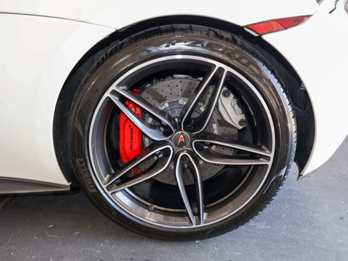 Used 2018 McLaren 570S RWD image 33