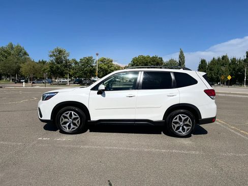 Used 2021 Subaru Forester Premium AWD/4WD image 9
