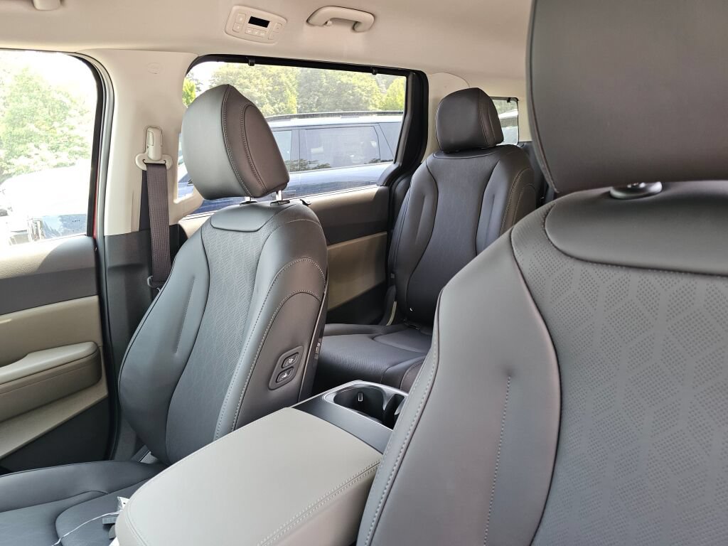 New 2026 Kia Carnival EX FWD image 20