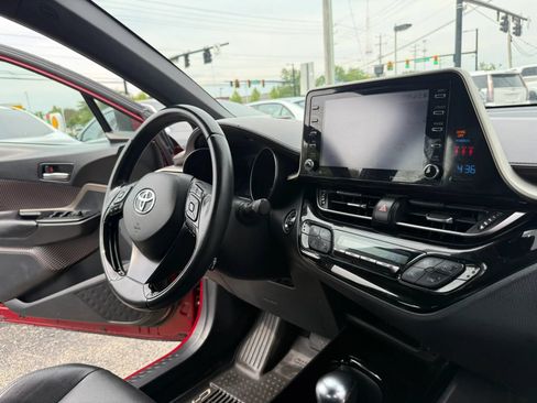Used 2019 Toyota C-HR Limited FWD image 24