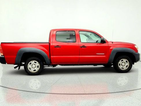 Used 2015 Toyota Tacoma 2WD Double Cab w/ Convenience Package image 4