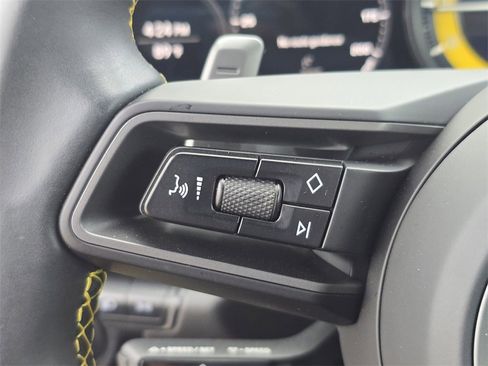 Used 2022 Porsche 911 Carrera w/ Premium Package image 17