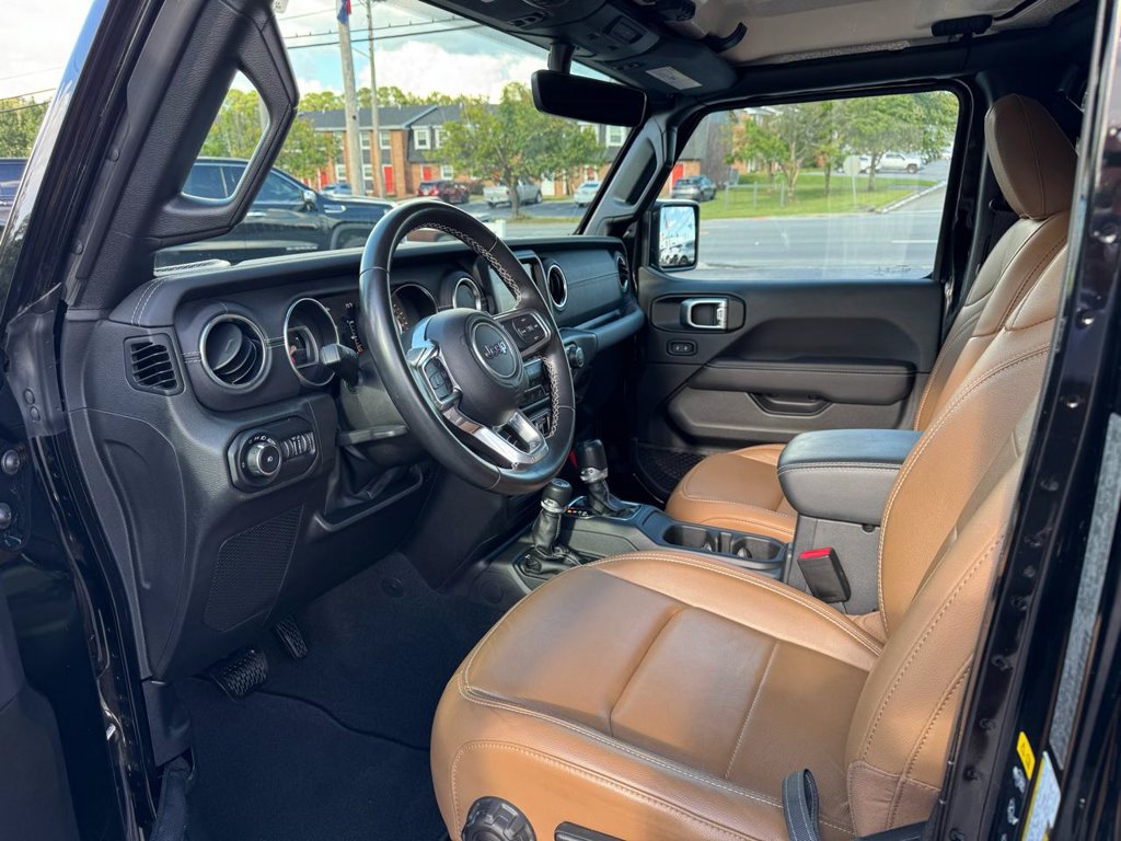 Used 2022 Jeep Wrangler Unlimited Sahara AWD/4WD image 17