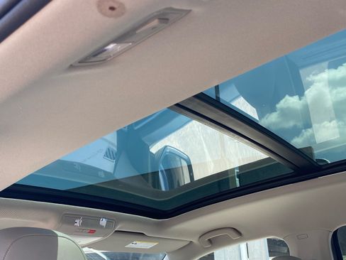 Certified 2023 Volkswagen Atlas SE w/ Panoramic Sunroof Package AWD/4WD image 15