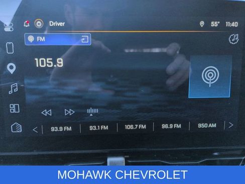 Used 2025 Chevrolet Equinox LT AWD/4WD image 14