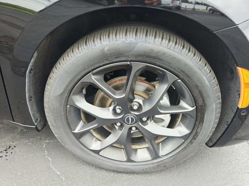 Used 2025 Chrysler Pacifica Limited FWD image 21