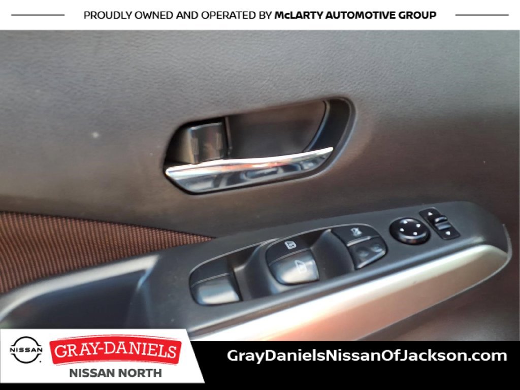 Used 2019 Nissan Kicks SR FWD image 11