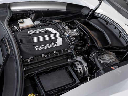 Used 2016 Chevrolet Corvette Z06 w/ 3LZ Preferred Equipment Group RWD image 37