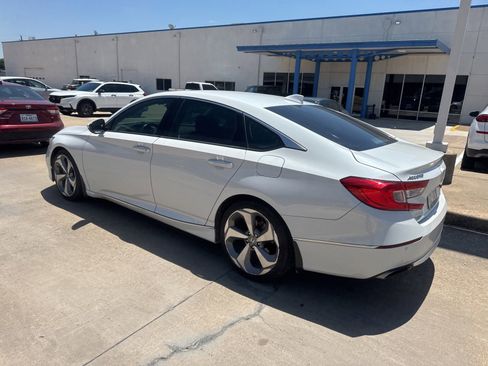 Used 2018 Honda Accord Touring image 4