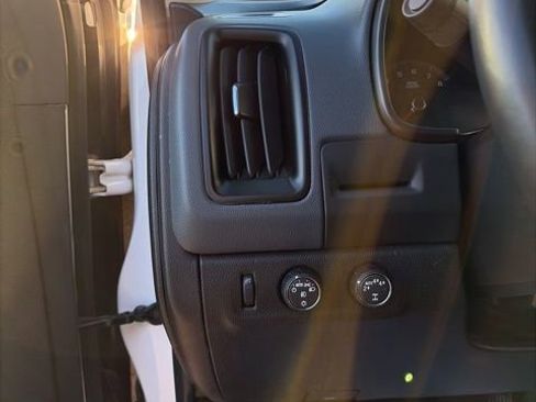 Used 2022 Chevrolet Colorado Z71 AWD/4WD image 16