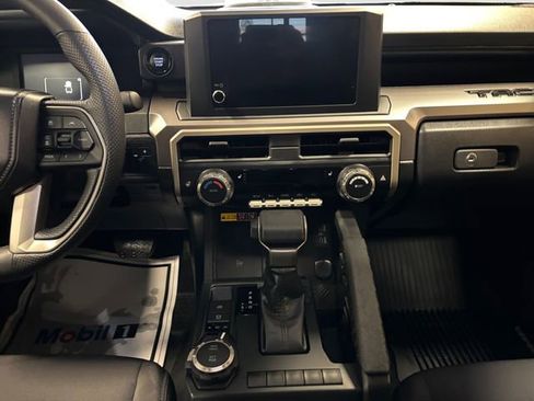 Used 2024 Toyota Tacoma SR5 AWD/4WD image 12
