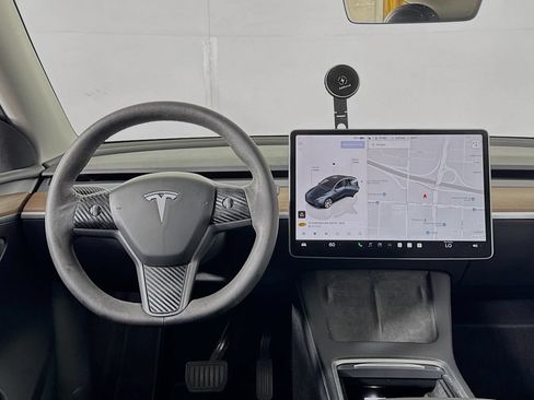 Used 2024 Tesla Model Y Long Range RWD image 33