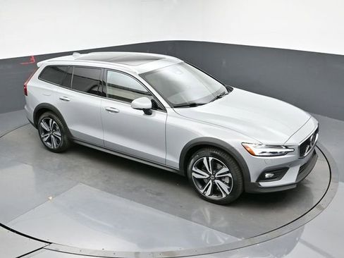 New 2026 Volvo V60 B5 Cross Country Plus w/ Protection Package Premier image 45