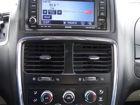 Used 2014 Dodge Grand Caravan SXT w/ UConnect Hands-Free Group image 37
