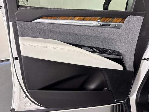 Used 2025 Cadillac Escalade ESV Sport Platinum image 26