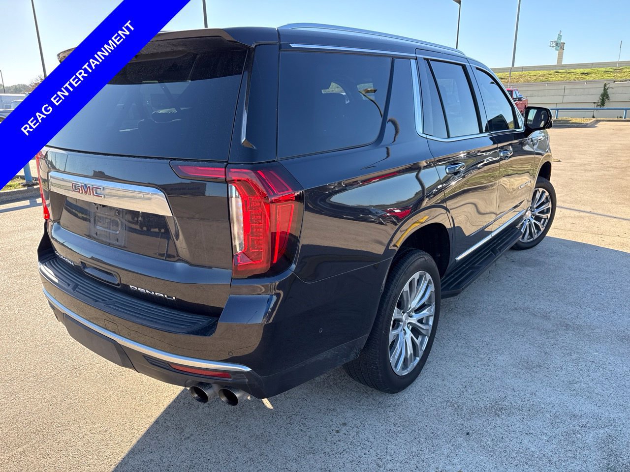 Used 2024 GMC Yukon Denali w/ Advanced Technology Package AWD/4WD image 11