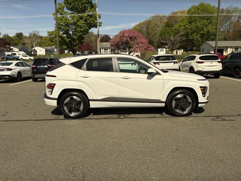 Certified 2024 Hyundai Kona SEL FWD image 11