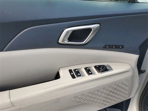 Certified 2025 Kia Carnival EX image 19