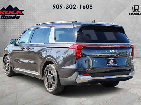 Used 2025 Kia Carnival SX image 6