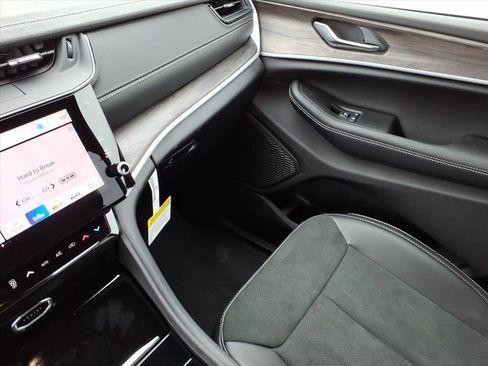 New 2026 Jeep Grand Cherokee Altitude AWD/4WD image 16