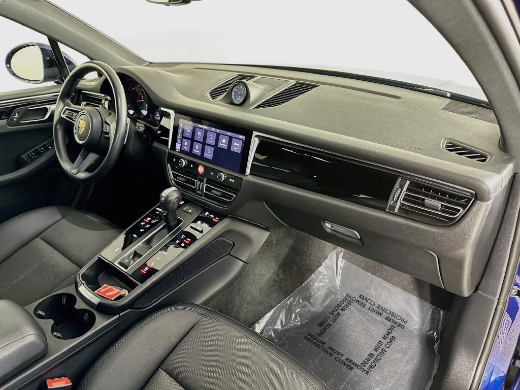 Used 2023 Porsche Macan AWD/4WD image 28
