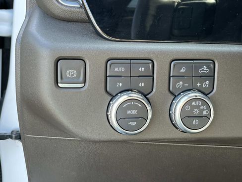 Used 2023 GMC Sierra 1500 SLT w/ SLT Premium Package AWD/4WD image 29