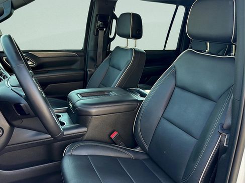Used 2022 GMC Yukon XL SLT w/ SLT Premium Package AWD/4WD image 9