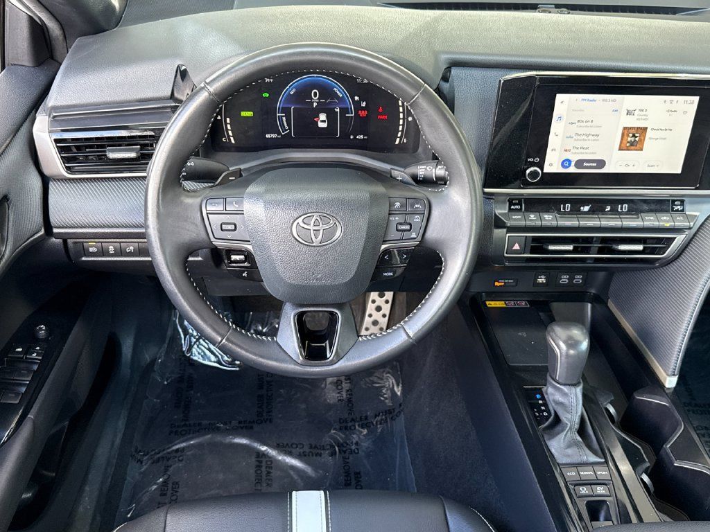 Used 2025 Toyota Camry SE FWD image 13