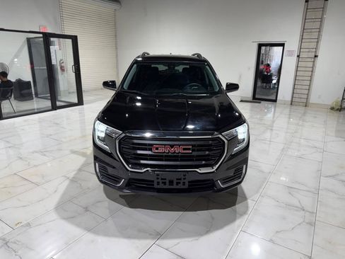 Used 2024 GMC Terrain SLE w/ Driver Convenience Package FWD image 2