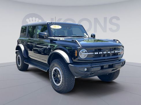 New 2025 Ford Bronco Outer Banks w/ Sasquatch Package AWD/4WD image 2