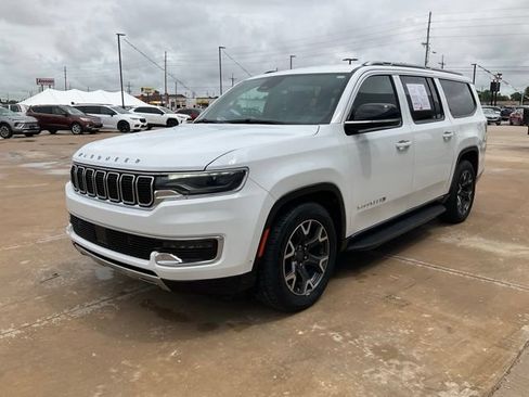 Used 2023 Jeep Wagoneer L Series III w/ Preferred Equipment Group AWD/4WD image 40
