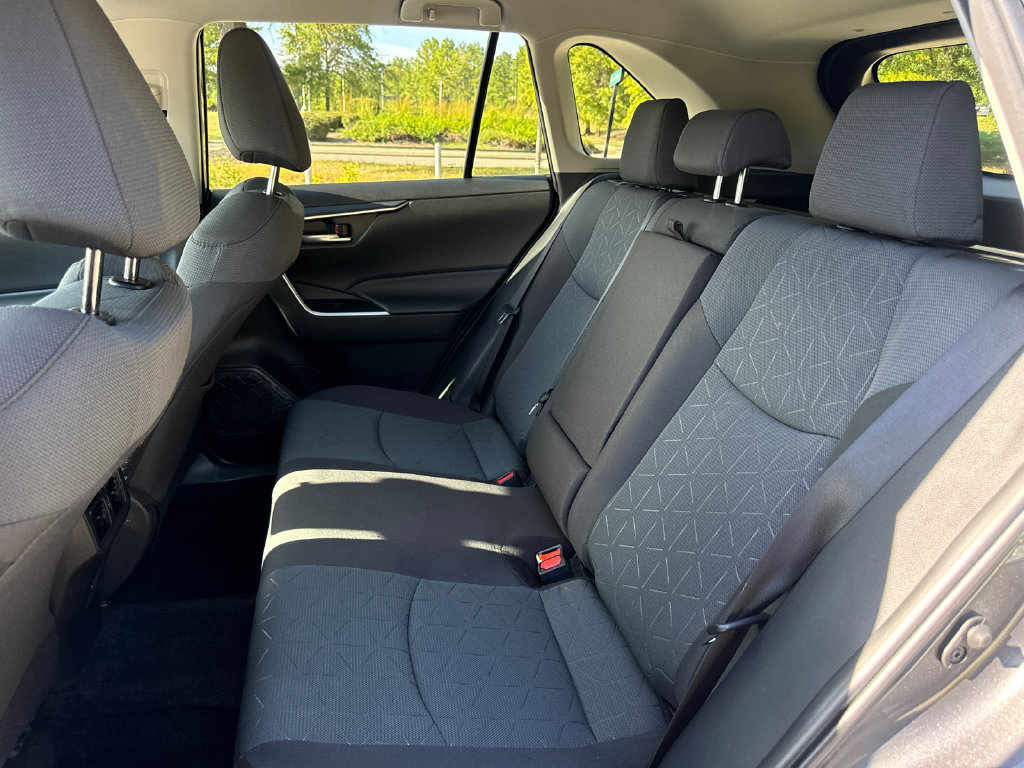 Used 2024 Toyota RAV4 XLE AWD/4WD image 32