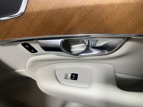 Used 2021 Volvo XC90 T6 Momentum w/ Climate Package image 27