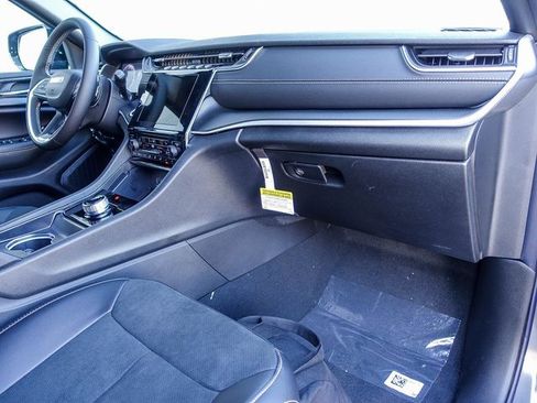 New 2025 Jeep Grand Cherokee Altitude image 25