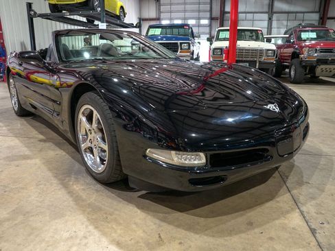 Used 2003 Chevrolet Corvette Convertible w/ Preferred Equipment Group1 RWD image 12