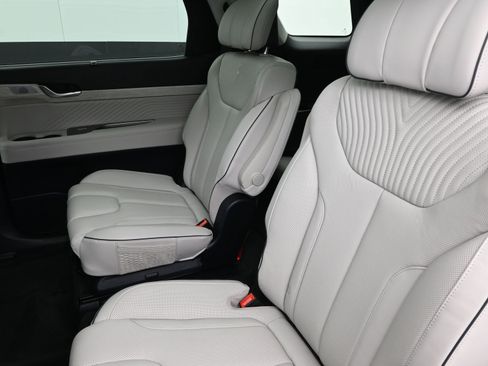 Used 2024 Hyundai Palisade Calligraphy image 23