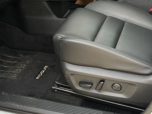 Certified 2025 Nissan Rogue SL w/ Tech Package image 12