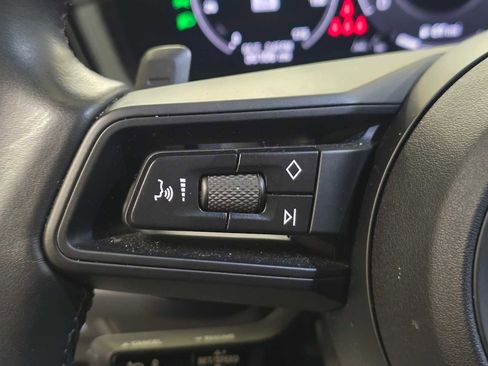 Used 2024 Porsche Cayenne image 34