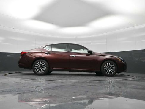 Used 2024 Nissan Altima 2.5 SV image 36