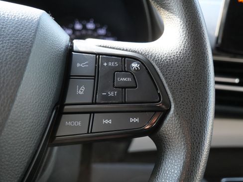 Certified 2023 Toyota Sienna LE FWD image 28
